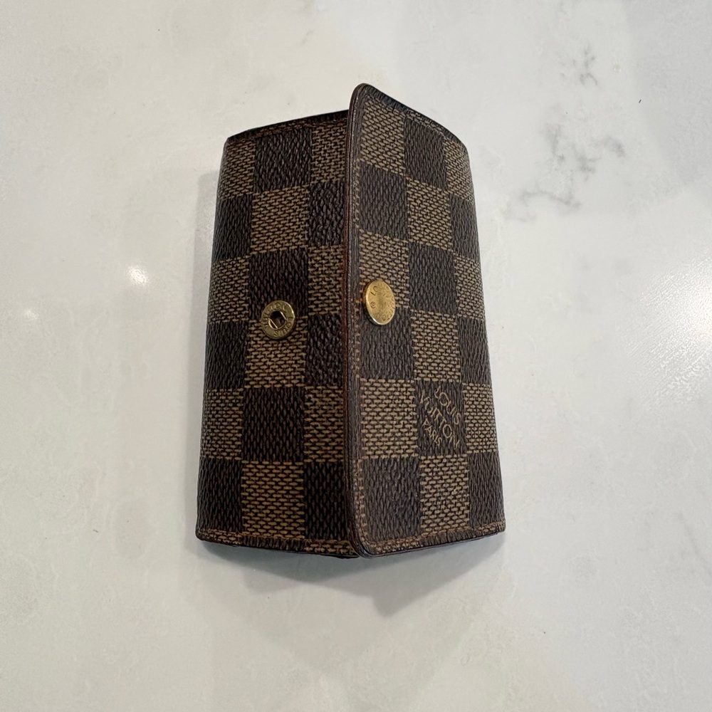 Louis Vuitton Damier Ebene 6-Key Holder – Authentic - Picture 2 of 6